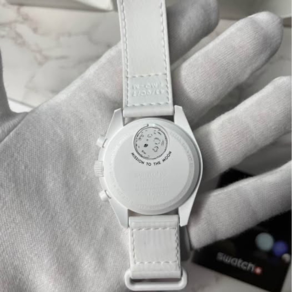 OMEGA x Swatch Mission to the Moonphase – Snoopy Edition (Full Set) - Picture 3 of 6